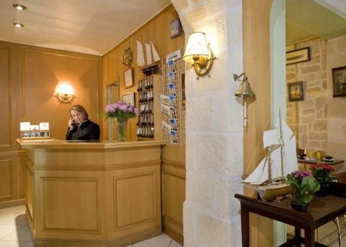 L'amiral מלון 3*