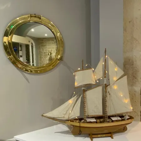 L'amiral Отель